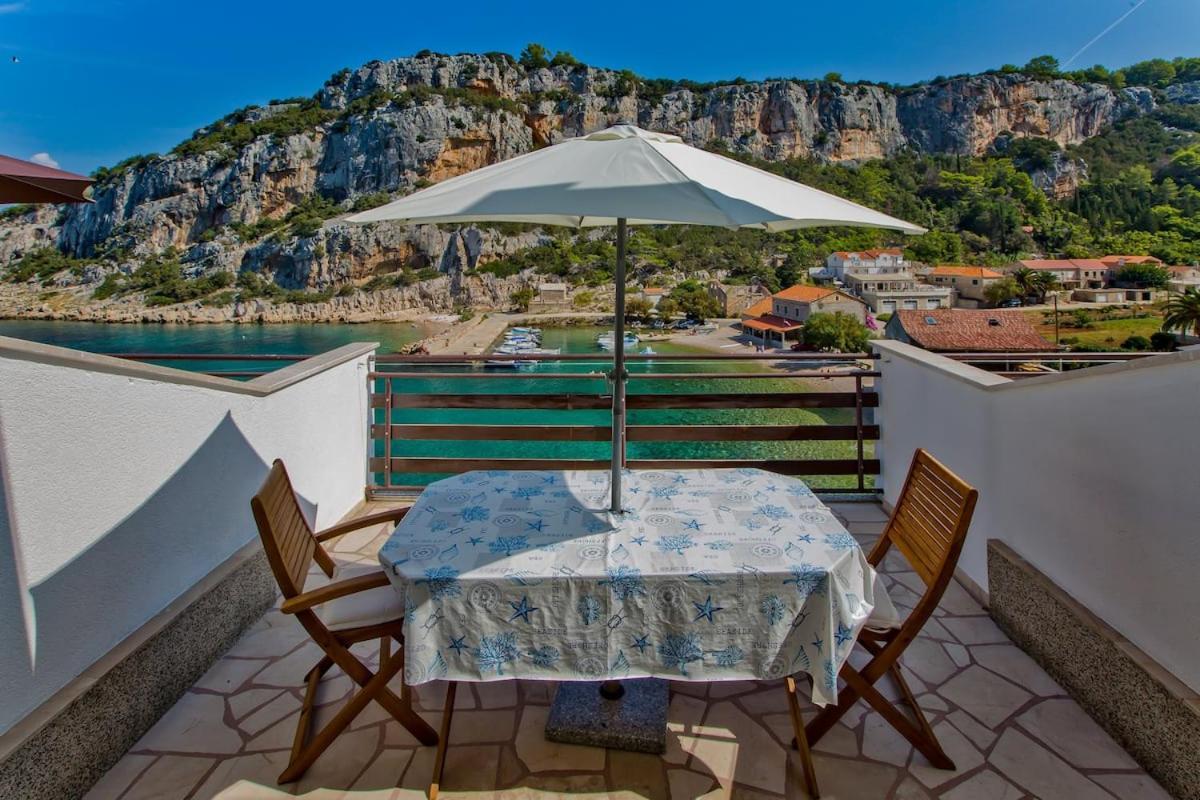 Villa Mateljan Zastražišće Exterior foto